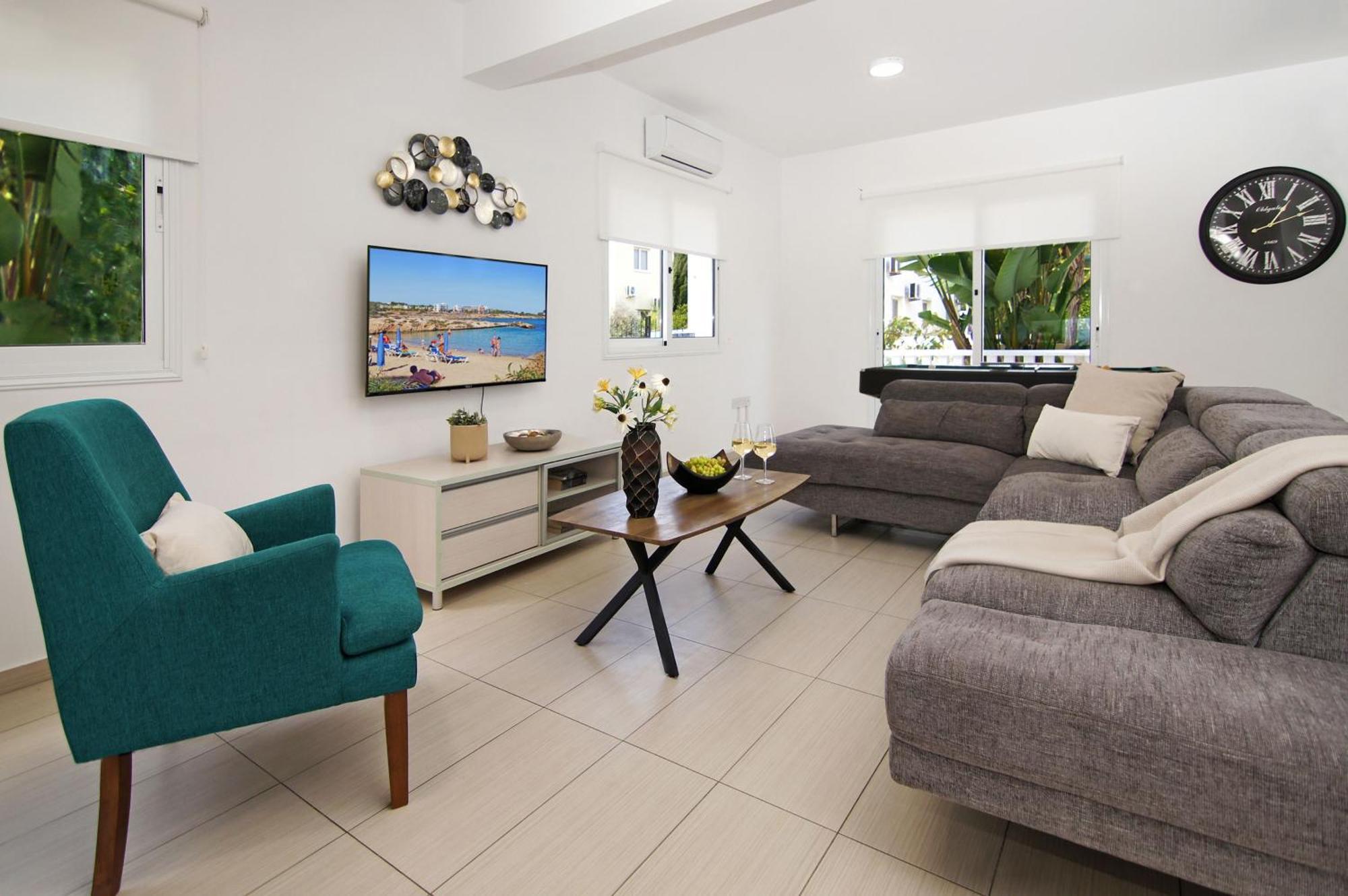 Nissi Sapphire Villa アヤナパ エクステリア 写真