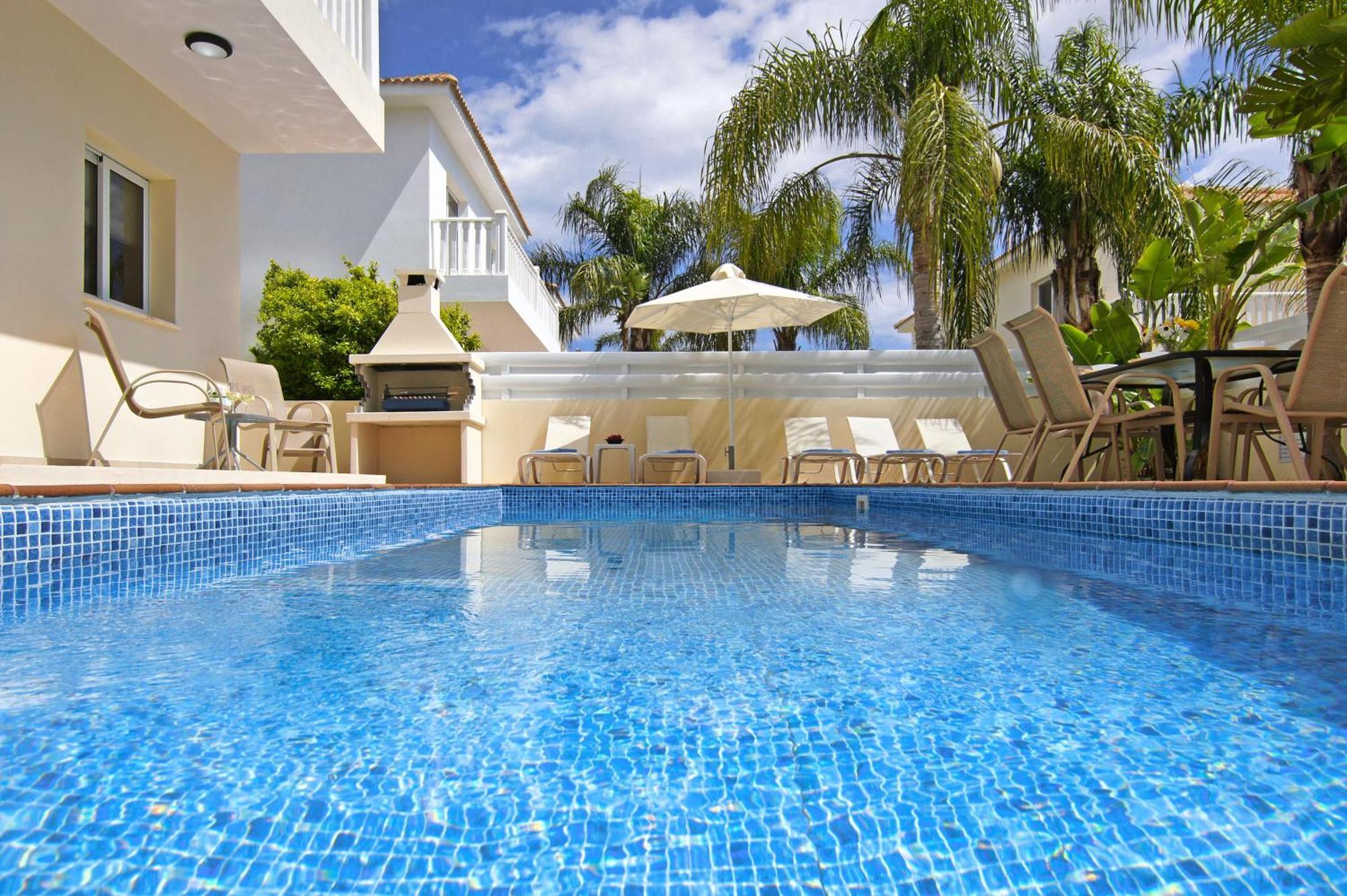 Nissi Sapphire Villa アヤナパ エクステリア 写真