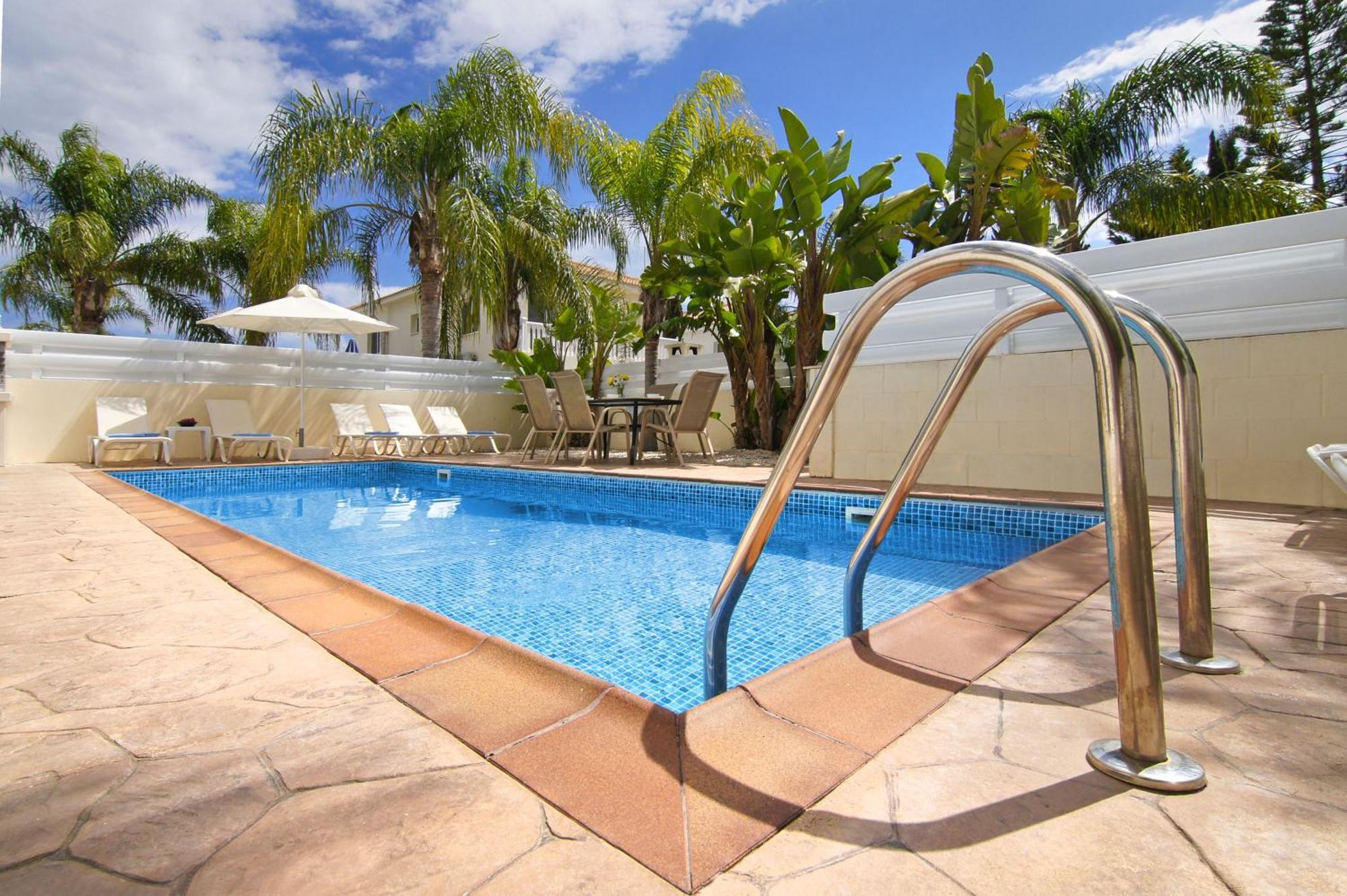 Nissi Sapphire Villa アヤナパ エクステリア 写真