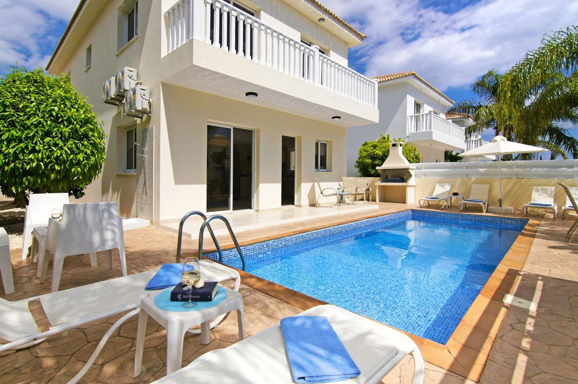 Nissi Sapphire Villa アヤナパ エクステリア 写真