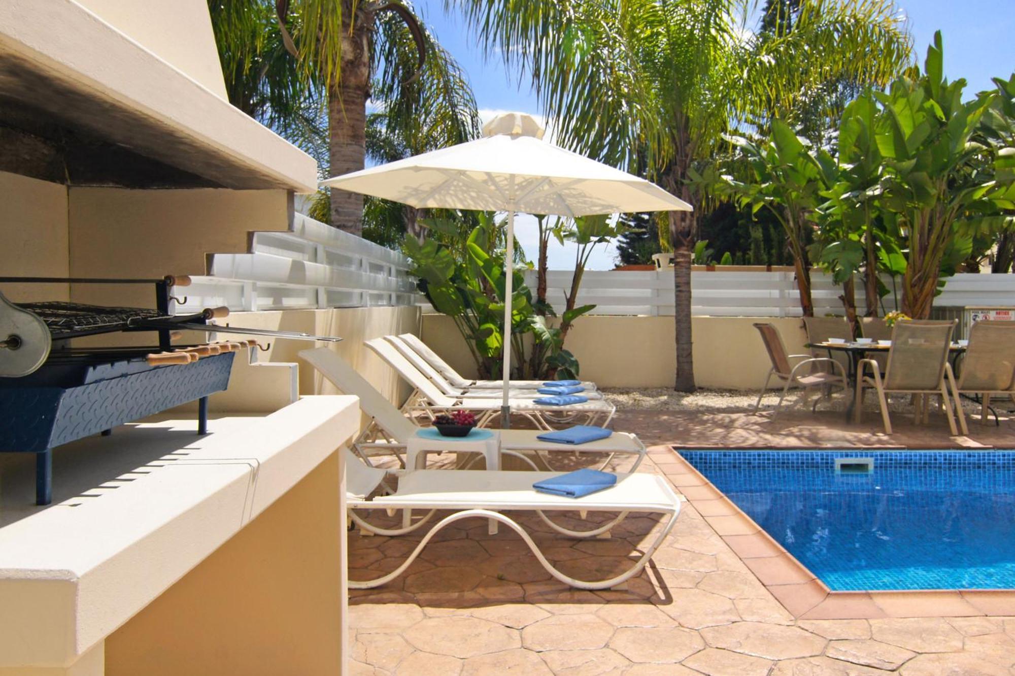 Nissi Sapphire Villa アヤナパ エクステリア 写真