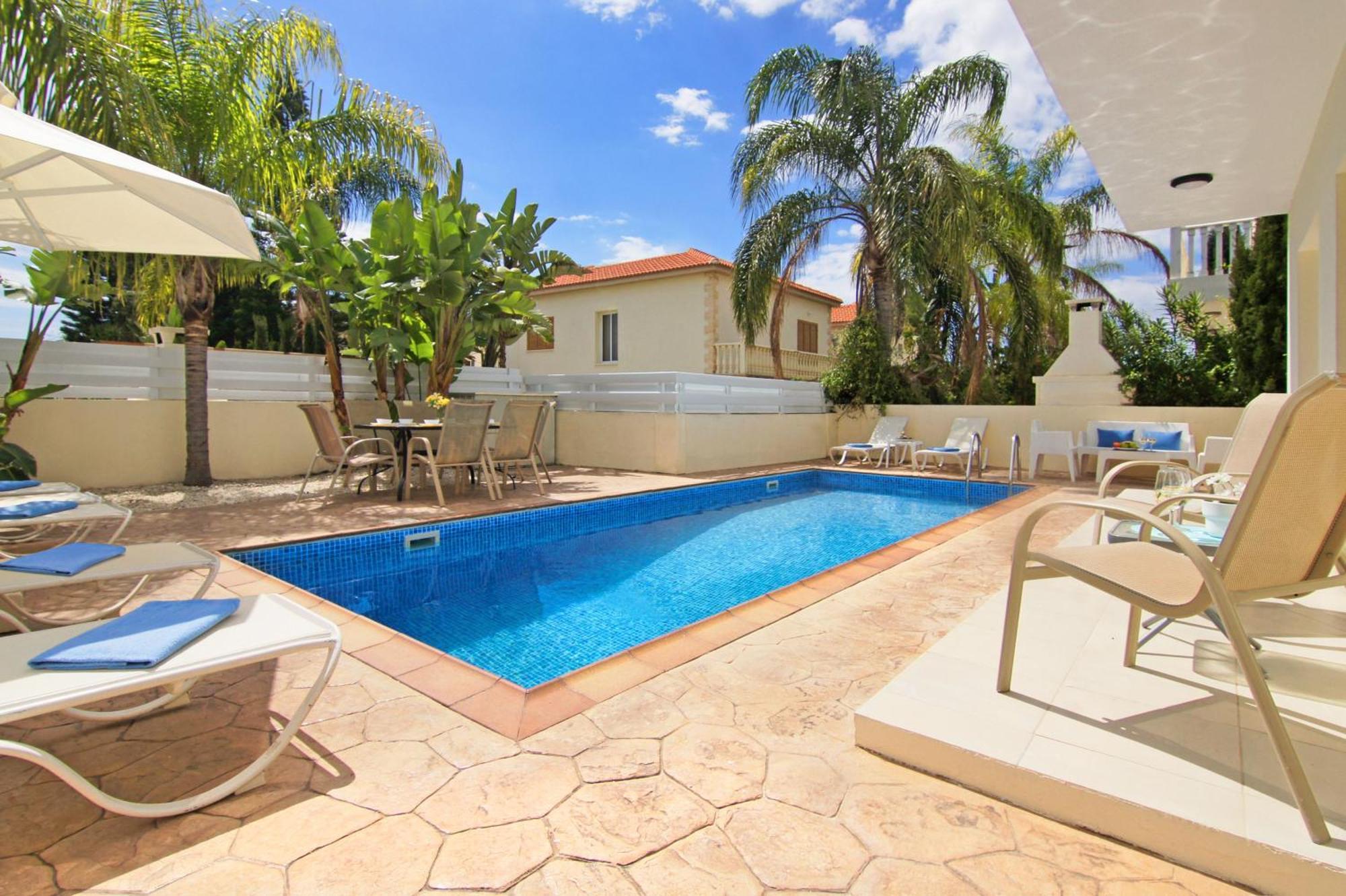 Nissi Sapphire Villa アヤナパ エクステリア 写真