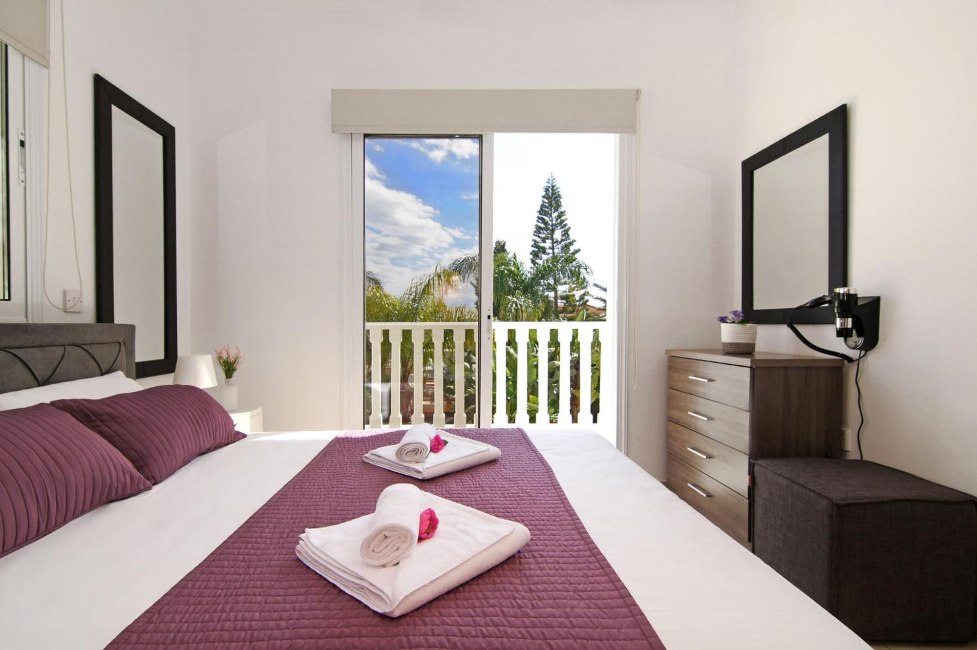 Nissi Sapphire Villa アヤナパ エクステリア 写真
