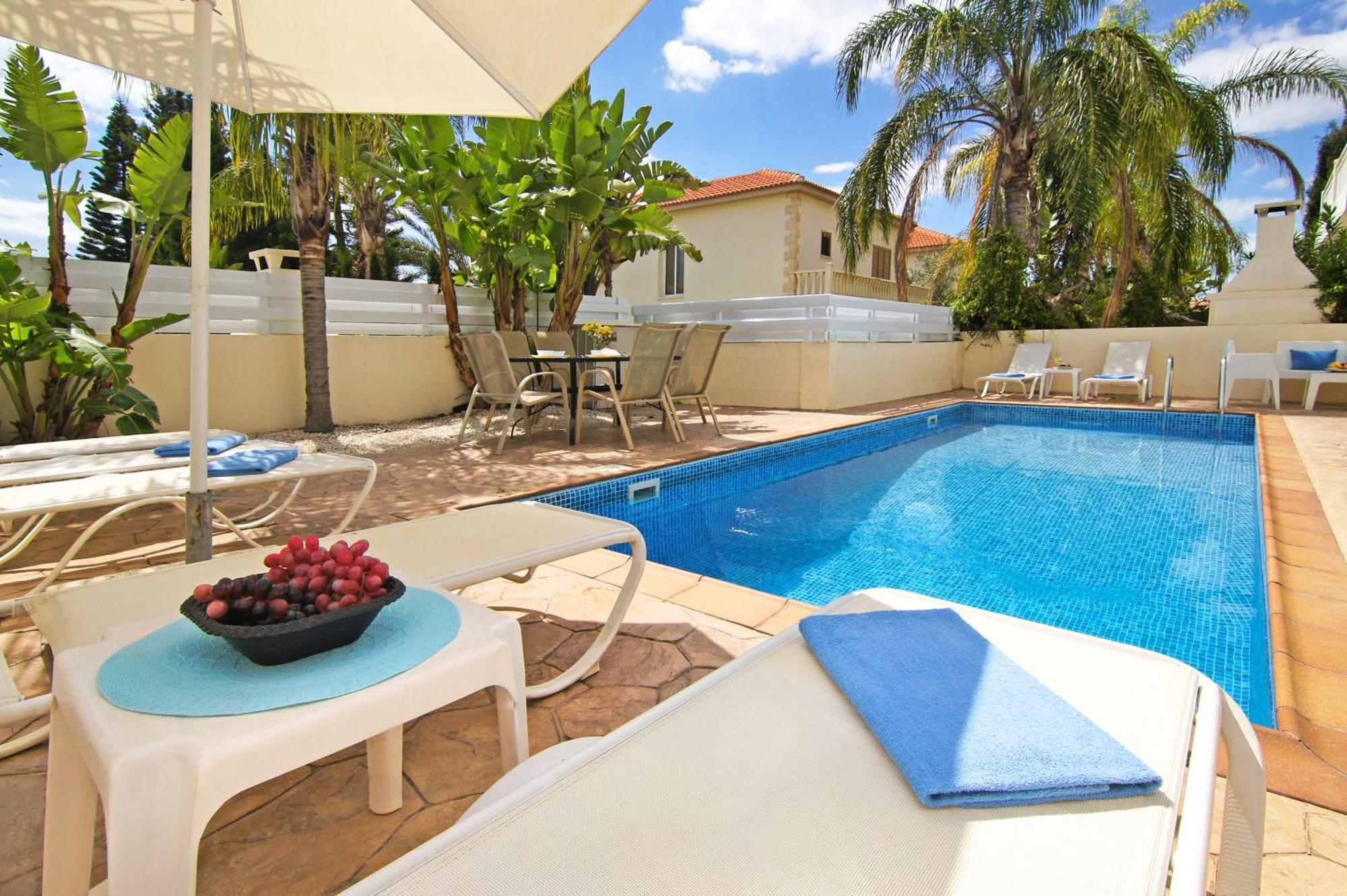 Nissi Sapphire Villa アヤナパ エクステリア 写真