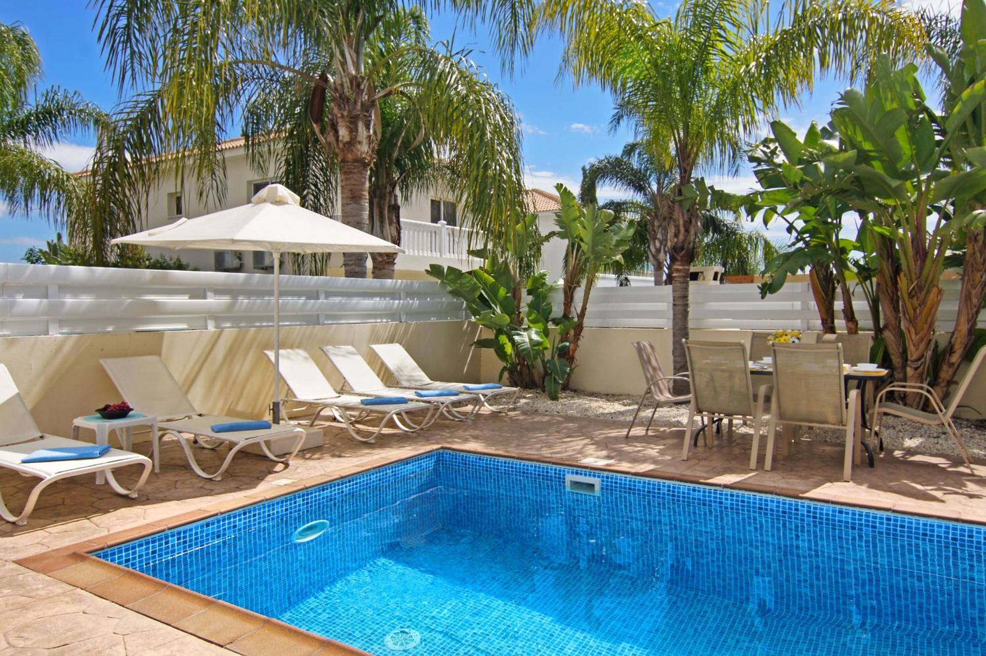 Nissi Sapphire Villa アヤナパ エクステリア 写真