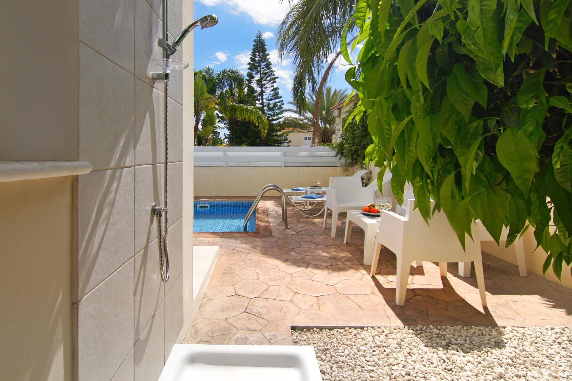 Nissi Sapphire Villa アヤナパ エクステリア 写真