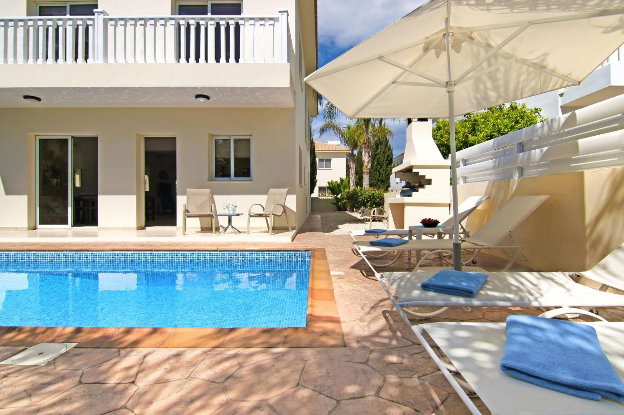 Nissi Sapphire Villa アヤナパ エクステリア 写真